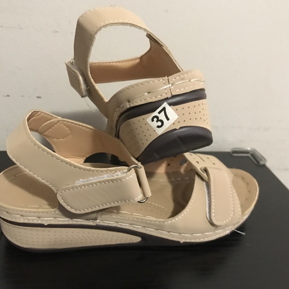 Sandals - Picture 7 of 7